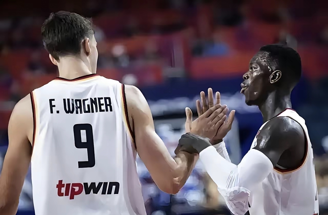 关于热血沸腾!欧预赛比赛现场掌声不断的信息 关于热血沸腾!欧预赛比赛现场掌声不断的信息