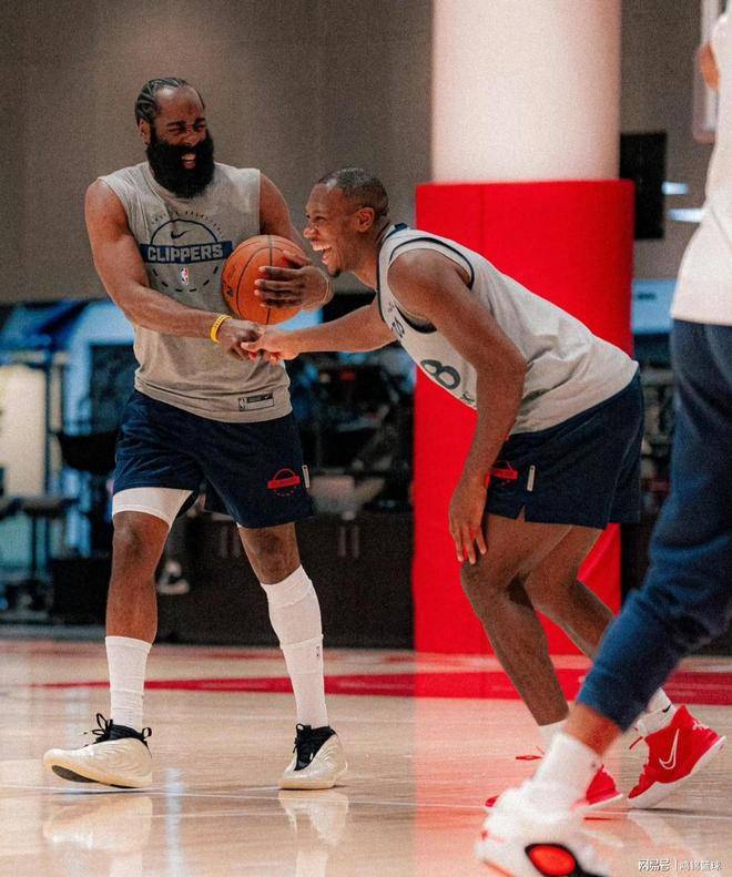 关于快船队球员集体赴海滩放松心情调整状态的信息 关于快船队球员集体赴海滩放松心情调整状态的信息